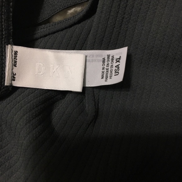 DKNY| Workout Crop Top - Picture 4 of 6